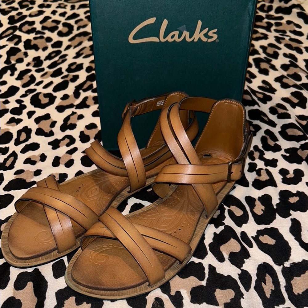 LIKE NEW⭐️CLARKS Tan Strappy Sandals “Billie Jazz—Honey” 64422 Size 9 Worn ONCE!